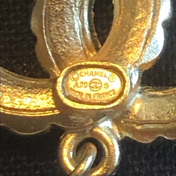 Chanel Pearl Drop earrings - Picture 2 of 4